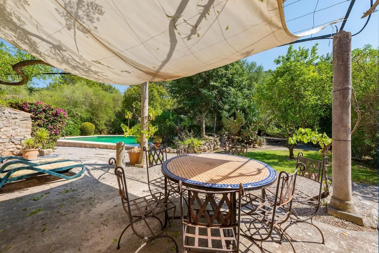 Villa Can Roca contacts
